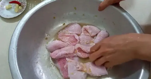 Hướng dẫn cách sơ chế bong bóng heo sạch, không hôi