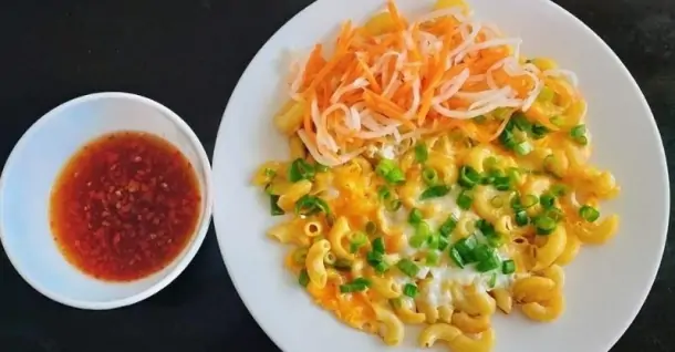 2 Cách làm nui chiên trứng giòn ngon, đơn giản tại nhà