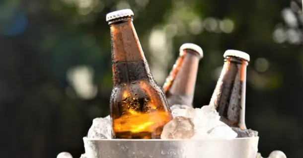 Hướng dẫn cách làm bia sệt bằng tủ đông tại nhà cho mùa tiệc tùng cuối năm