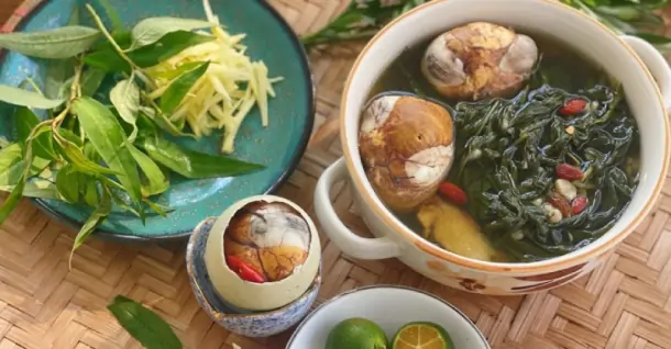 2 Cách làm trứng vịt lộn ngải cứu không bị đắng