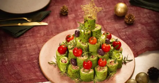 Hướng dẫn cách làm trứng cuộn cây thông Giáng Sinh đẹp mắt