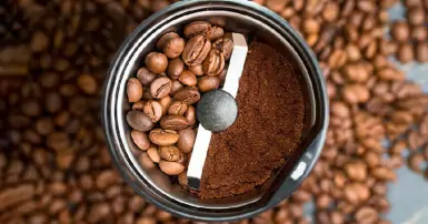 Máy xay sinh tố xay cà phê được không? Lưu ý khi xay cà phê bằng máy xay sinh tố