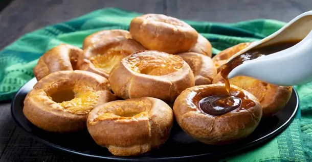Cách làm bánh Yorkshire Pudding thơm ngon cho mùa Giáng Sinh