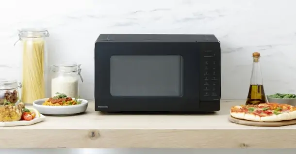 Nên mua lò vi sóng có nướng hay không nướng? Hướng dẫn chọn loại phù hợp