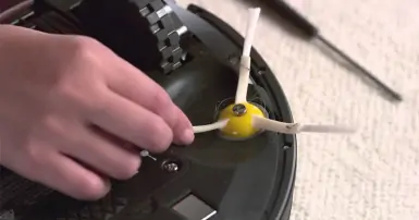 Hướng dẫn cách sửa robot hút bụi không quay chổi cạnh hiệu quả