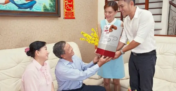 Gợi ý 12 Món quà Tết 2026 cho bố mẹ đầy thiết thực, ý nghĩa