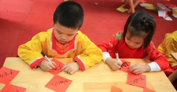 11 Ý tưởng trang trí lớp học ngày Tết đẹp, sáng tạo 2026