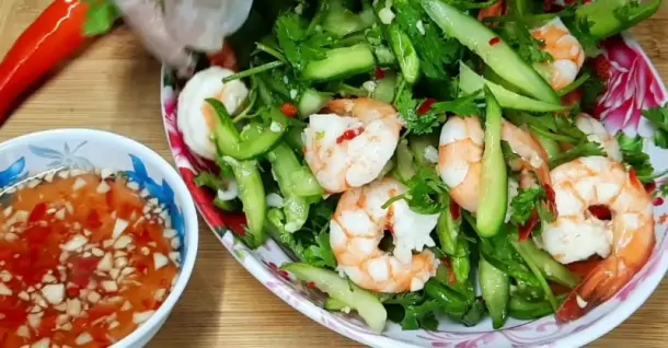 Cách làm tôm xào dưa leo đơn giản mà thơm ngon tại nhà