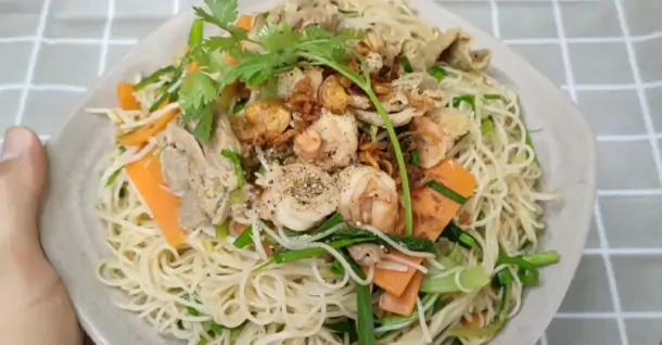 Cách xào bún gạo tôm thịt tơi mềm, chuẩn vị tại nhà