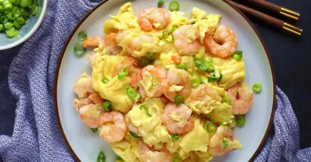 Cách làm tôm chiên trứng béo thơm, đơn giản ngay tại nhà