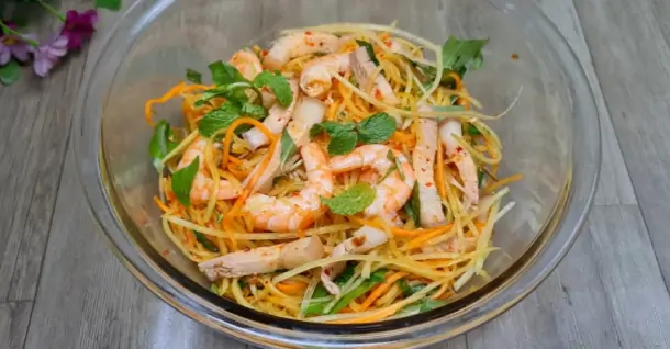 Cách làm gỏi đu đủ tôm thịt thanh đạm, đơn giản mà dễ làm