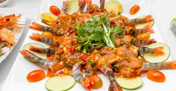 Cách làm gỏi tôm sốt Thái thơm ngon lạ miệng ngay tại nhà