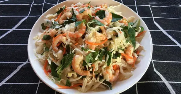 Cách làm gỏi bắp cải tôm thịt thanh đạm, cực ngon