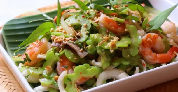 Cách làm gỏi khổ qua tôm thịt giòn ngon, không lo bị đắng