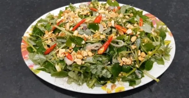 Cách làm gỏi rau càng cua với tôm chua ngọt, lạ miệng tại nhà