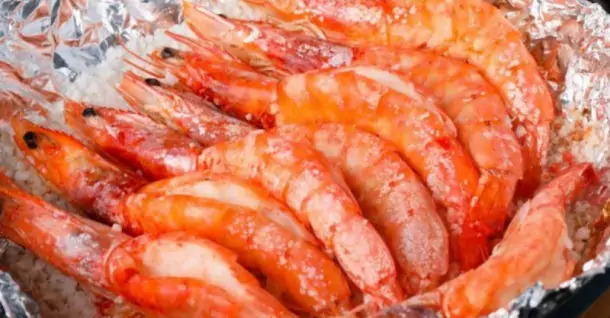 Cách làm tôm nướng muối hột thơm ngon, hấp dẫn tại nhà