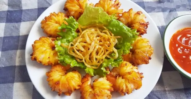 Cách làm tôm cuộn khoai tây bắt mắt, thơm ngon tại nhà