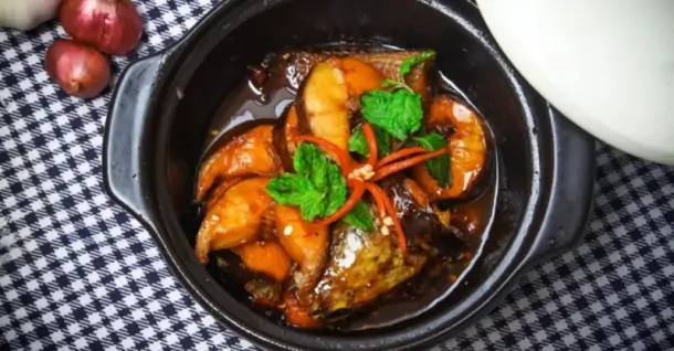 Cách nấu cá lóc kho tiêu đậm đà, sánh kẹo cho bữa cơm gia đình