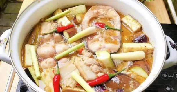 Cách nấu lẩu mắm cá basa đậm đà, thơm ngon đúng điệu