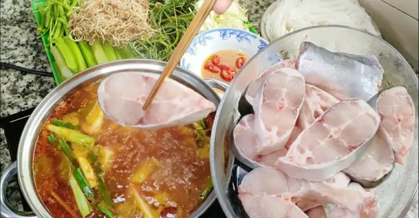 Cách nấu lẩu Thái cá basa chua cay, thơm ngon đúng điệu