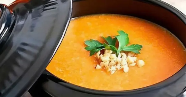 Cách nấu cháo cá hồi bí đỏ bổ dưỡng, thơm ngon cho bé