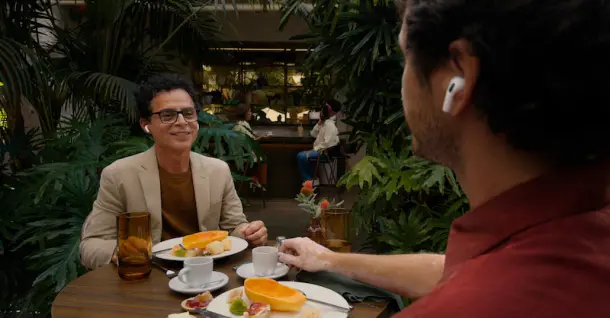 Dịch trực tiếp trên AirPods: Tính năng đột phá hỗ trợ giao tiếp không rào cản