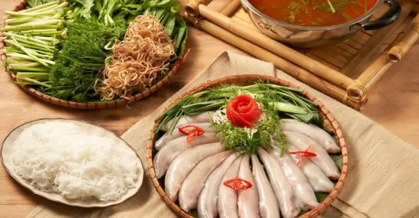 Cách nấu lẩu cá khoai chua cay, hấp dẫn ngay tại nhà