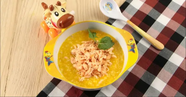 Cách nấu cháo cá hồi hạt sen dinh dưỡng cho bé ăn dặm