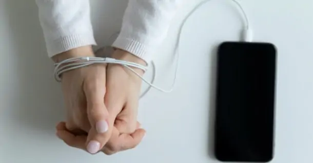 Nomophobia là gì? Hội chứng sợ không có điện thoại và cách phòng tránh