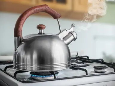 Mẹo nhỏ loại bỏ cặn bẩn ấm đun nước siêu sạch, siêu nhanh