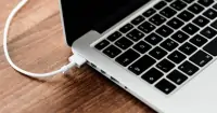 C&aacute;ch xả pin laptop đ&uacute;ng c&aacute;ch, hiệu quả gi&uacute;p tăng tuổi thọ pin