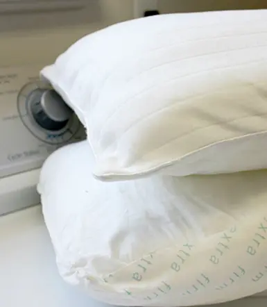 Mẹo tẩy trắng ruột gối bị ố vàng bằng máy giặt vô cùng đơn giản