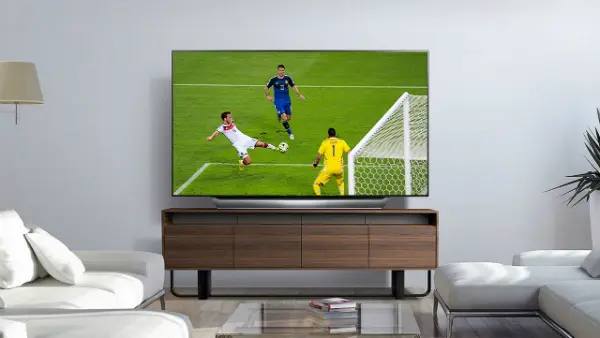 Hàng loạt Tivi LG màn hình kích thước lớn được nhập về Việt Nam đúng dịp World Cup 2018