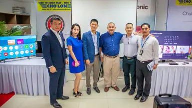 Ông Marukawa Yoichi giám đốc điều hành Panasonic đào tạo kiến thức nhân viên tại Điện Máy Chợ Lớn