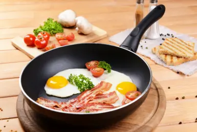Chảo chống dính bị trầy xước lớp chống dính có nên tiếp tục dùng?