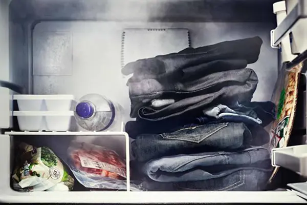 Bạn sẽ thấy điều kỳ diệu xảy ra khi cho quần jean vào ngăn đá tủ lạnh