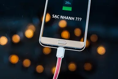 Vì sao nhiều mẫu điện thoại không được trang bị công nghệ sạc nhanh?