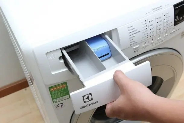 Hướng dẫn cách vệ sinh máy giặt cửa ngang Electrolux 7kg