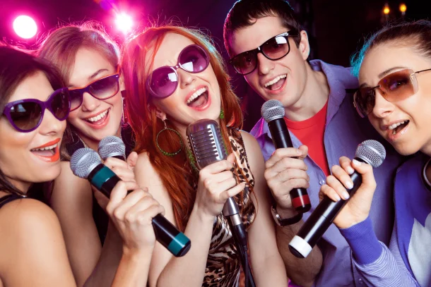 Nên mua loa kéo hay dàn karaoke cho những bữa tiệc tại gia?