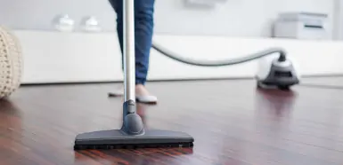 Vệ sinh máy hút bụi một cách dễ dàng.