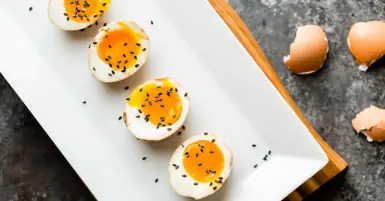 Hướng dẫn luộc trứng bằng ấm siêu tốc