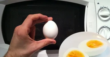 Luộc trứng trong lò vi sóng có gây nổ không?