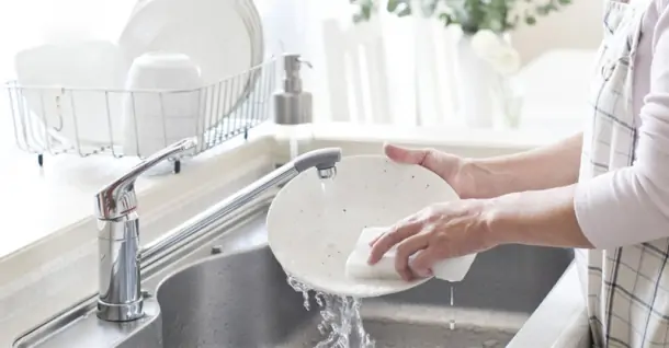 Cách rửa chén sạch nhất và dễ thực hiện mà bạn không nên bỏ qua
