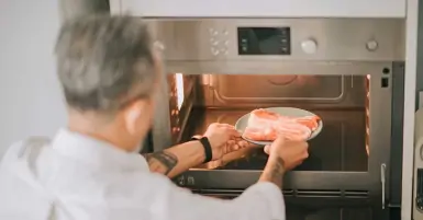 Lò vi sóng nướng thịt được không?