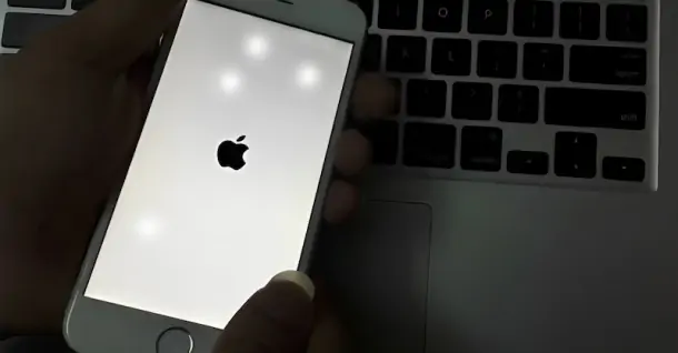 Tại sao màn hình bị đốm sáng? Cách khắc phục màn hình iPhone, Android bị đốm sáng hiệu quả