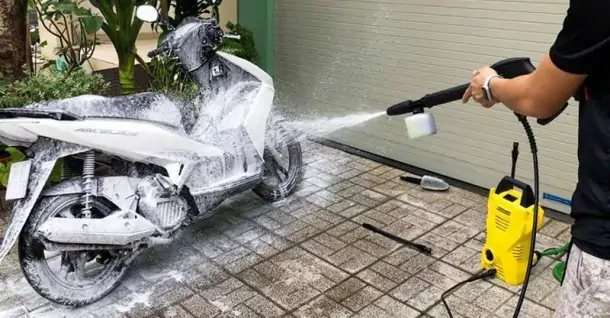 Rửa xe máy nhiều có tốt không?