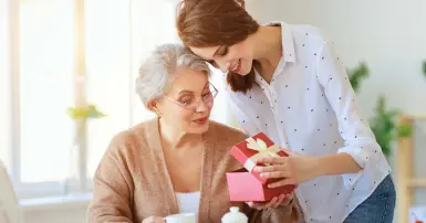 Tổng hợp những món quà tặng mẹ 8/3 ý nghĩa và thiết thực