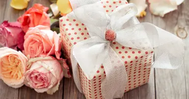 8/3 tặng gì cho bạn gái? 30 món quà cho người yêu ý nghĩa nhất