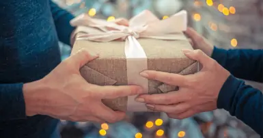 Top 15 món quà tặng sinh nhật cho bạn gái ý nghĩa khiến nàng tan chảy