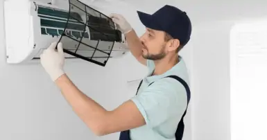 Tại sao phải vệ sinh máy lạnh định kỳ? Cách vệ sinh đúng và an toàn